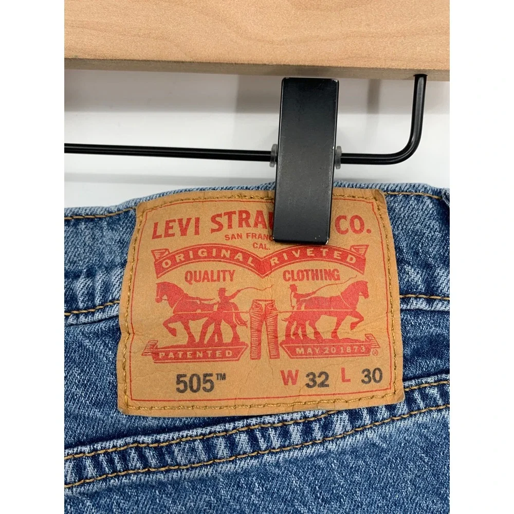 Levis 505 Jeans Mens 32x30 Blue Straight Leg Medium Wash Cotton Denim Pants